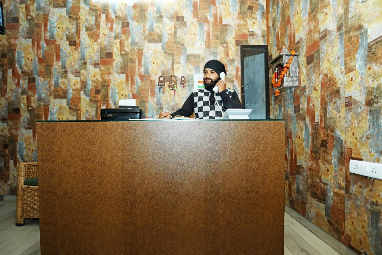 Hotel Saptrishi リシケーシュ エクステリア 写真